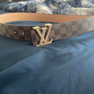 LV mens belt